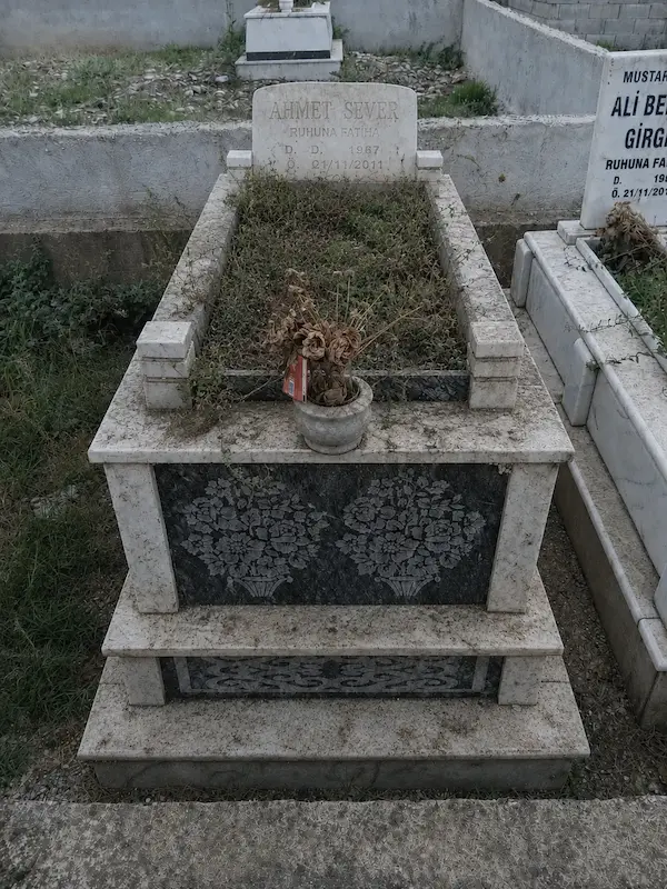 Bakım öncesi mezar görünümü